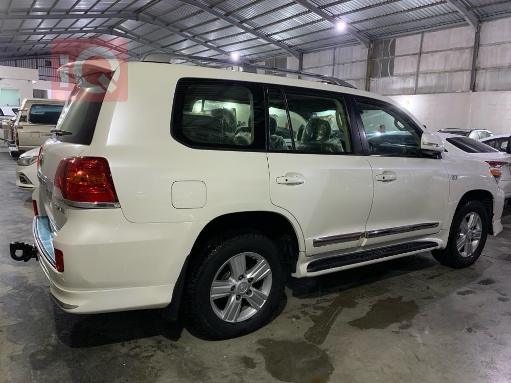 تۆیۆتا لاند کروزەر